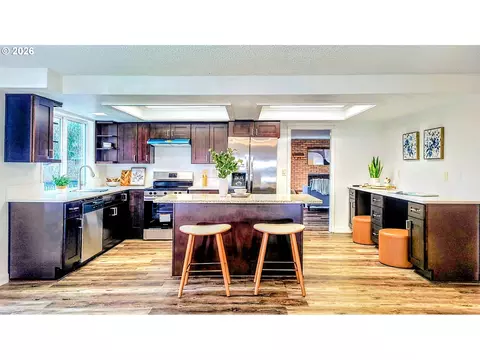 Kitchen - 7326 SE 252nd Ave, Gresham, OR 97080 photo 2 of 4