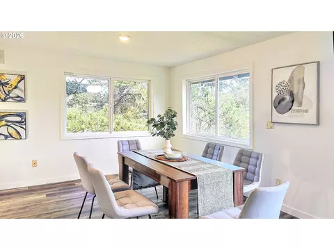 Dining - 7326 SE 252nd Ave, Gresham, OR 97080 photo 2 of 2