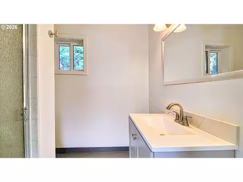 Bath - 7326 SE 252nd Ave, Gresham, OR 97080 photo 4 of 4
