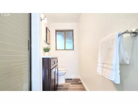 Bath - 7326 SE 252nd Ave, Gresham, OR 97080 photo 3 of 4