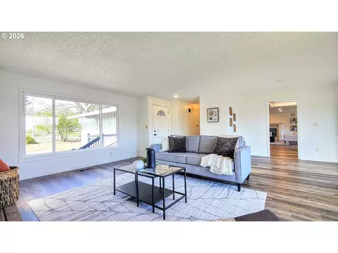 Living - 7326 SE 252nd Ave, Gresham, OR 97080 photo 1 of 5
