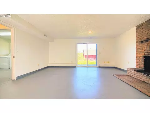 Living - 7326 SE 252nd Ave, Gresham, OR 97080 photo 5 of 5