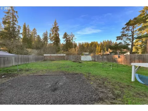1652 Augusta Aly, Eugene, OR 97403 photo 3