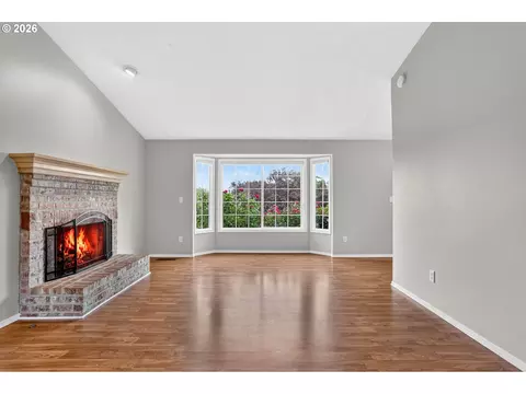 Living - 50 SW Willowbrook Pl, Gresham, OR 97080 photo 3 of 12