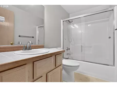 Bath - 50 SW Willowbrook Pl, Gresham, OR 97080 photo 4 of 4