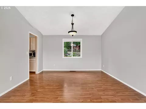 Living - 50 SW Willowbrook Pl, Gresham, OR 97080 photo 7 of 12