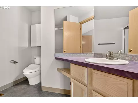 Bath - 50 SW Willowbrook Pl, Gresham, OR 97080 photo 2 of 4