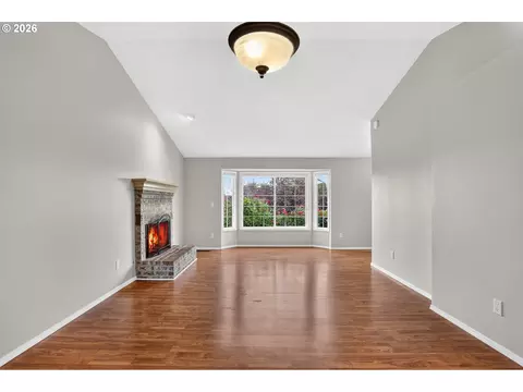Living - 50 SW Willowbrook Pl, Gresham, OR 97080 photo 5 of 12
