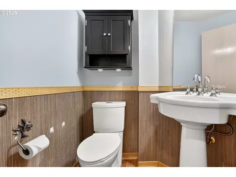 Bath - 50 SW Willowbrook Pl, Gresham, OR 97080 photo 1 of 4