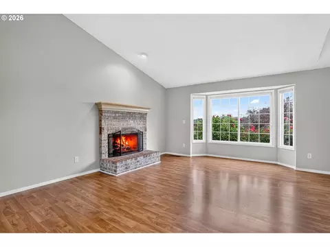 Living - 50 SW Willowbrook Pl, Gresham, OR 97080 photo 1 of 12