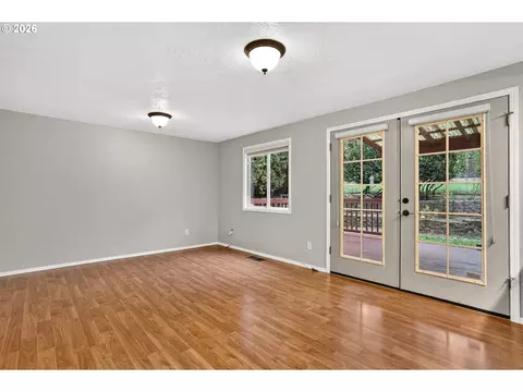 Living - 50 SW Willowbrook Pl, Gresham, OR 97080 photo 10 of 12