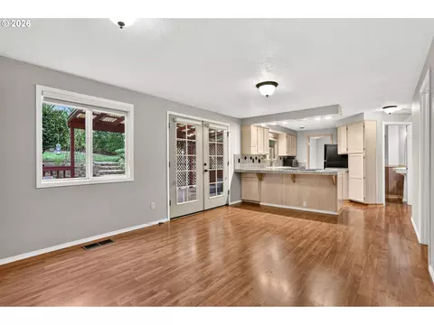 Living - 50 SW Willowbrook Pl, Gresham, OR 97080 photo 12 of 12