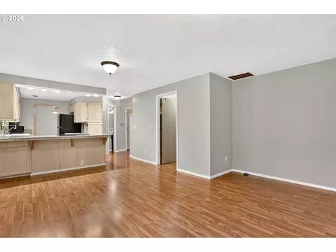 Living - 50 SW Willowbrook Pl, Gresham, OR 97080 photo 9 of 12