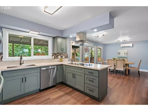 Kitchen - 1025 NW Wallula Ave, Gresham, OR 97030 photo 5 of 7