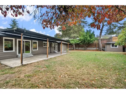 Exterior - 1025 NW Wallula Ave, Gresham, OR 97030 photo 6 of 9