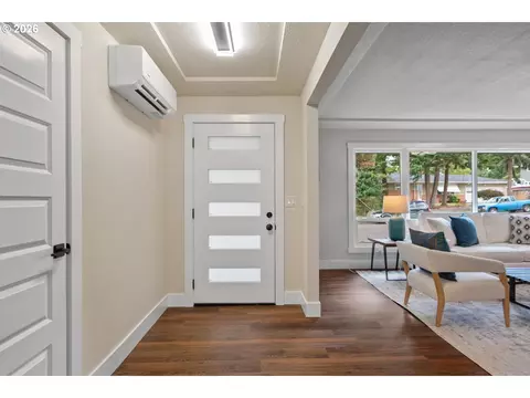 Entry Way - 1025 NW Wallula Ave, Gresham, OR 97030 photo 1 of 2