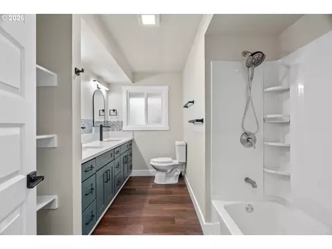 Bath - 1025 NW Wallula Ave, Gresham, OR 97030 photo 3 of 4