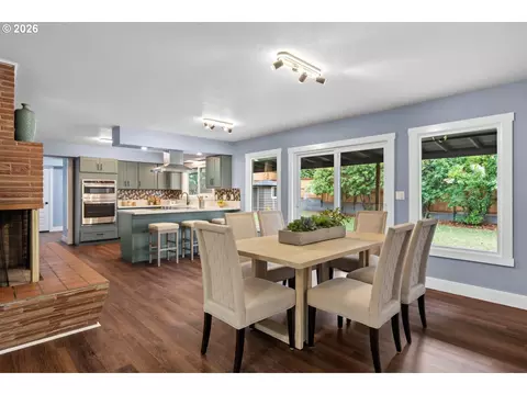 Dining - 1025 NW Wallula Ave, Gresham, OR 97030 photo 2 of 3