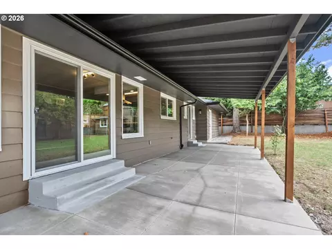 Exterior - 1025 NW Wallula Ave, Gresham, OR 97030 photo 5 of 9
