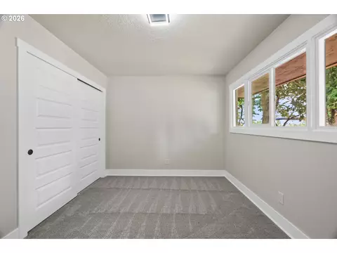 Bedroom - 1025 NW Wallula Ave, Gresham, OR 97030 photo 3 of 4