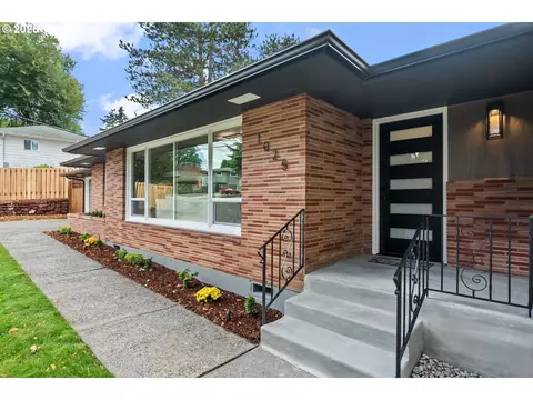 Exterior - 1025 NW Wallula Ave, Gresham, OR 97030 photo 4 of 9