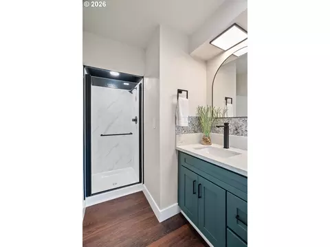 Bath - 1025 NW Wallula Ave, Gresham, OR 97030 photo 2 of 4