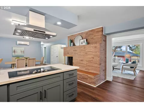 Kitchen - 1025 NW Wallula Ave, Gresham, OR 97030 photo 6 of 7