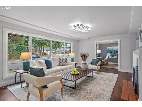 Living - 1025 NW Wallula Ave, Gresham, OR 97030 photo 1 of 4