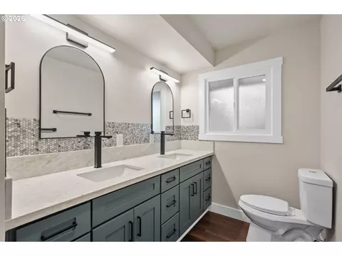 Bath - 1025 NW Wallula Ave, Gresham, OR 97030 photo 4 of 4