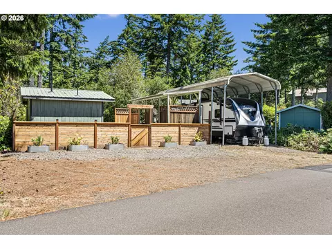 251 Outer Dr, Florence, OR 97439