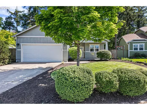 25172 Stellar Ave, Veneta, OR 97487