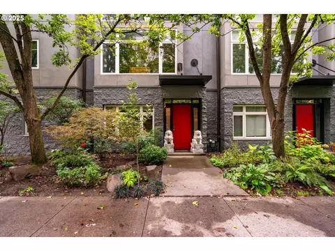 1135 NW Irving St, Portland, OR 97209