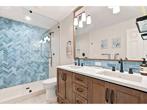 Bath - 2840 NW Walden Dr, Camas, WA 98607 photo 5 of 5