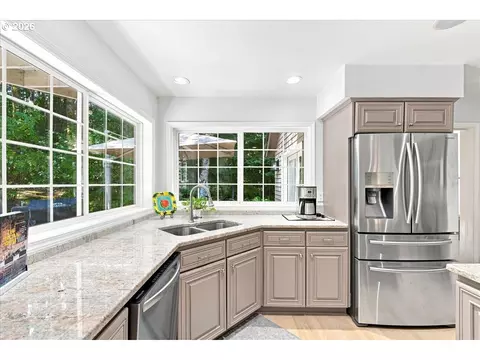 Kitchen - 2840 NW Walden Dr, Camas, WA 98607 photo 3 of 5