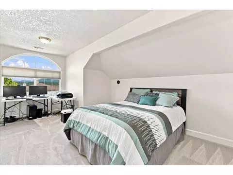 Bedroom - 2840 NW Walden Dr, Camas, WA 98607 photo 4 of 5