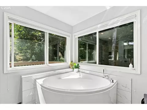 Bath - 2840 NW Walden Dr, Camas, WA 98607 photo 4 of 5