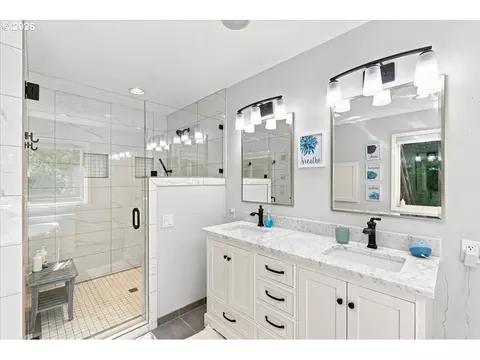Bath - 2840 NW Walden Dr, Camas, WA 98607 photo 3 of 5