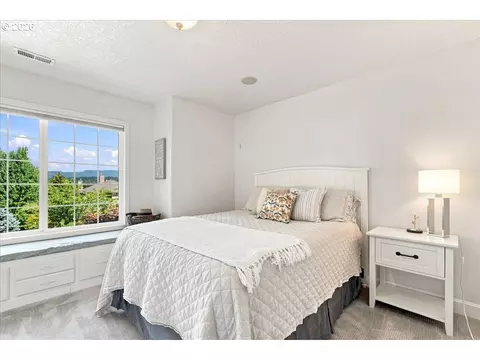 Bedroom - 2840 NW Walden Dr, Camas, WA 98607 photo 3 of 5