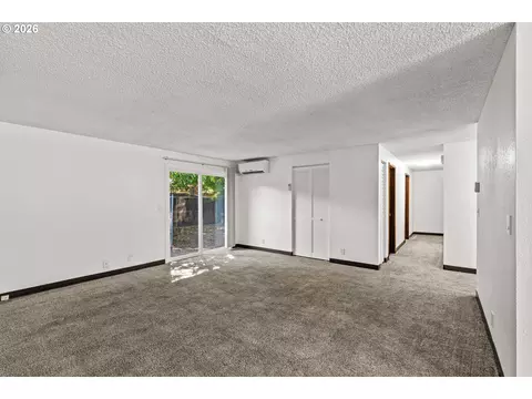 Living - 2702 Tomahawk Ln, Eugene, OR 97401 photo 3 of 3