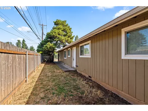 Exterior - 2702 Tomahawk Ln, Eugene, OR 97401 photo 2 of 6