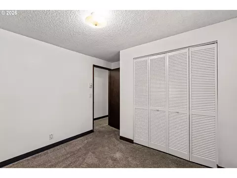 Bedroom - 2702 Tomahawk Ln, Eugene, OR 97401 photo 4 of 6