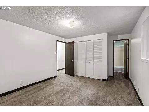 Bedroom - 2702 Tomahawk Ln, Eugene, OR 97401 photo 2 of 6