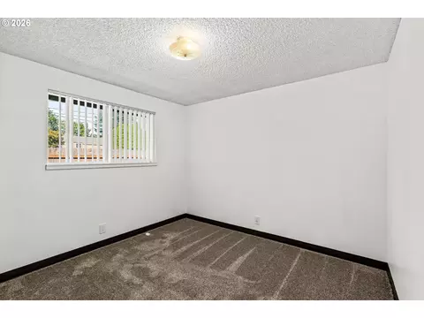 Bedroom - 2702 Tomahawk Ln, Eugene, OR 97401 photo 3 of 6