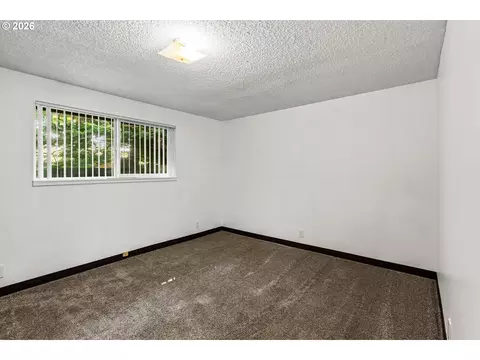 Bedroom - 2702 Tomahawk Ln, Eugene, OR 97401 photo 1 of 6