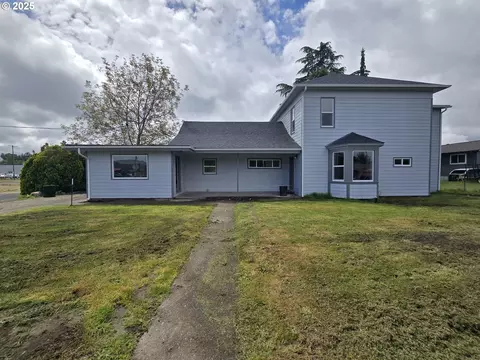 918 W Darby St, Stayton, OR 97383