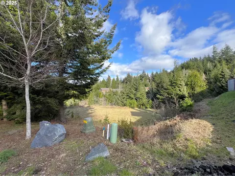 2261 Timberline Dr #23, Coos Bay, OR 97420