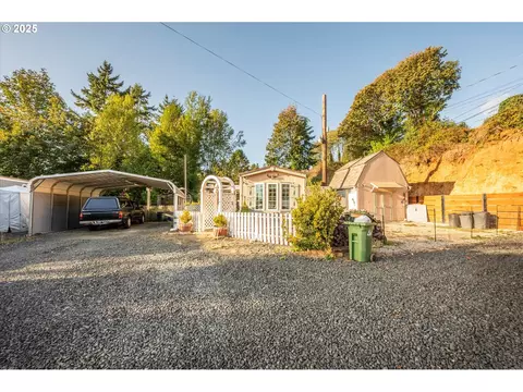66642 E Bay Rd, North Bend, OR 97459