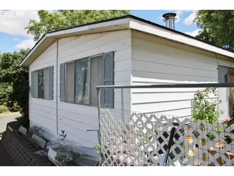 70822 SW Douglas Dr, Pendleton, OR 97801