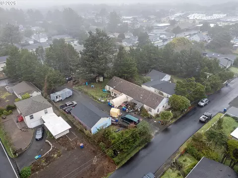 1035 SW 15th St, Lincoln City, OR 97367