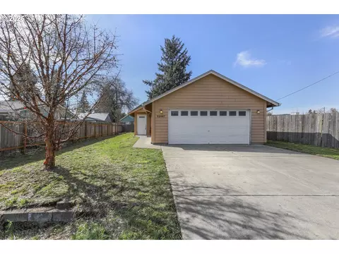 52447 SE 3rd St, Scappoose, OR 97056